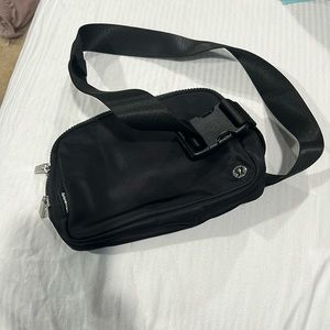 Black lululemon everywhere bag 2L